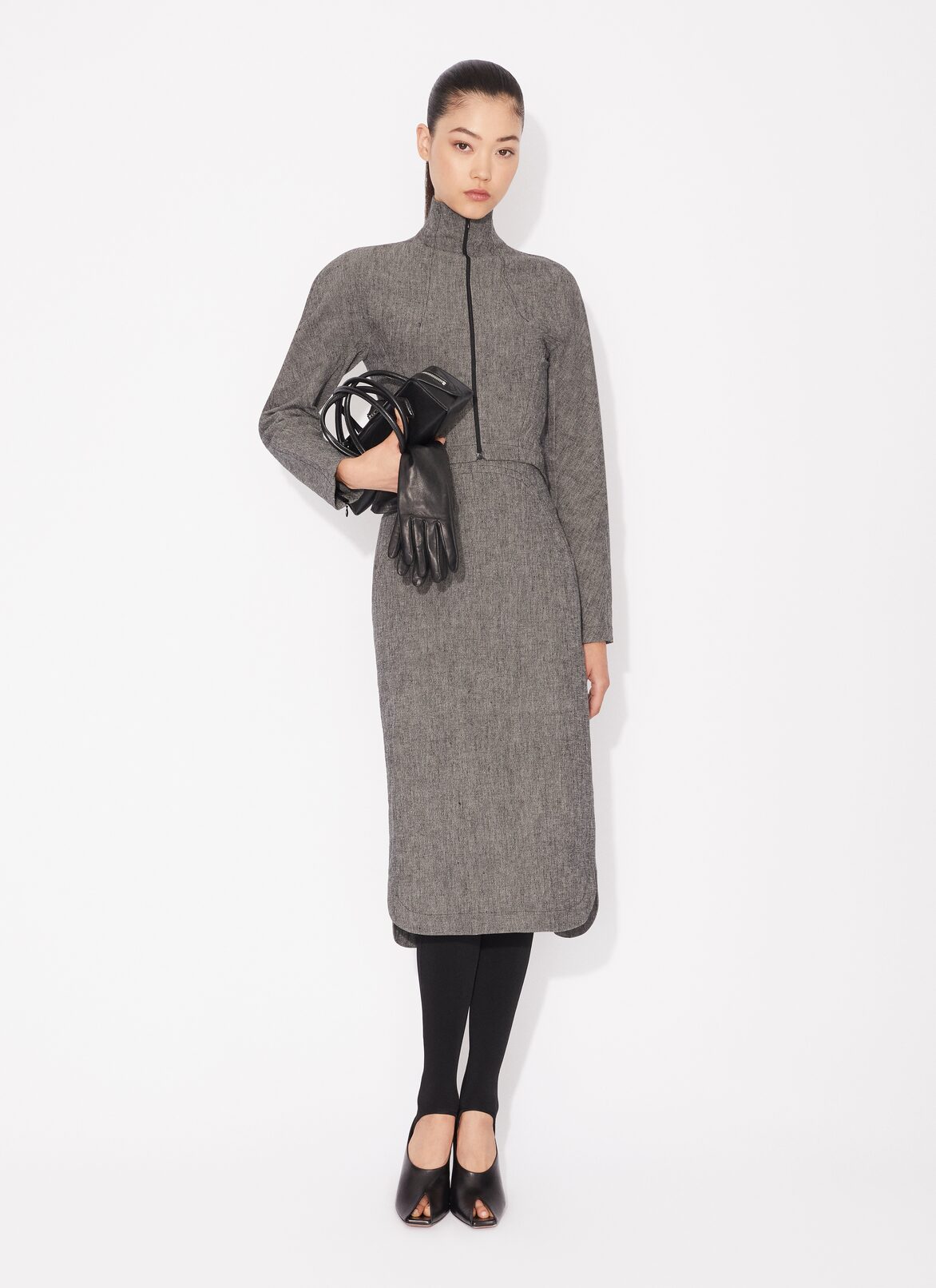 CHAQUETA CORTA DE CUELLO ALTO ALAÏA GRIS CHAQUETA CORTA DE CUELLO ALTO